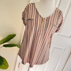 Anthropologie Flow & Feather Flowy Tribal Print Gold Zip Blouse Top Tan Black